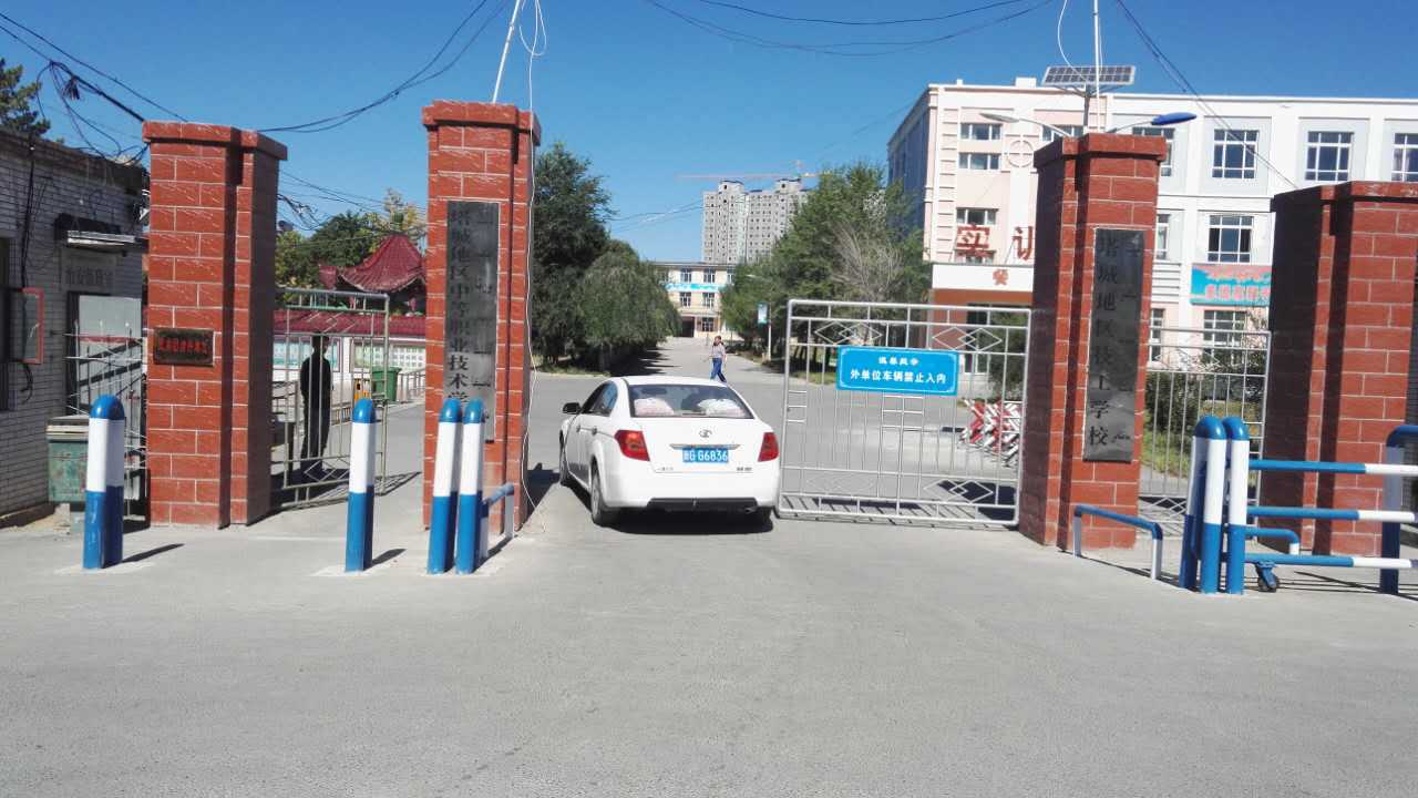 新疆 塔城地区公办普通职业学校   塔城地区中等职业技术学校是塔城