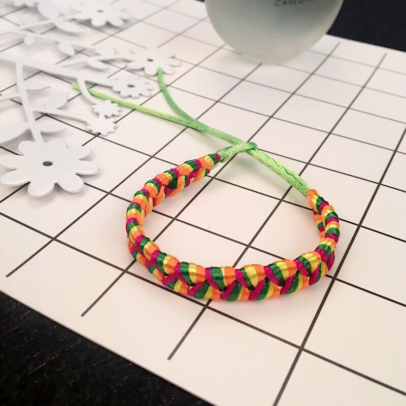 s133 简约百搭五彩绳手链 纯手工编制凤尾结款手链 男女老少通用