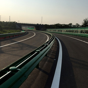 厂家直销热镀锌九孔波形护栏板 波形梁钢三波护栏板送货安装