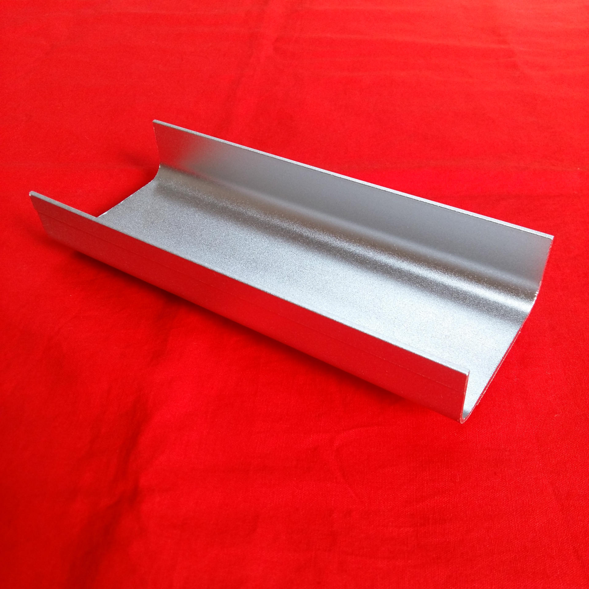 厂家直销各种规格铝u槽 家居型材 可来图来样加工定制 表面处理