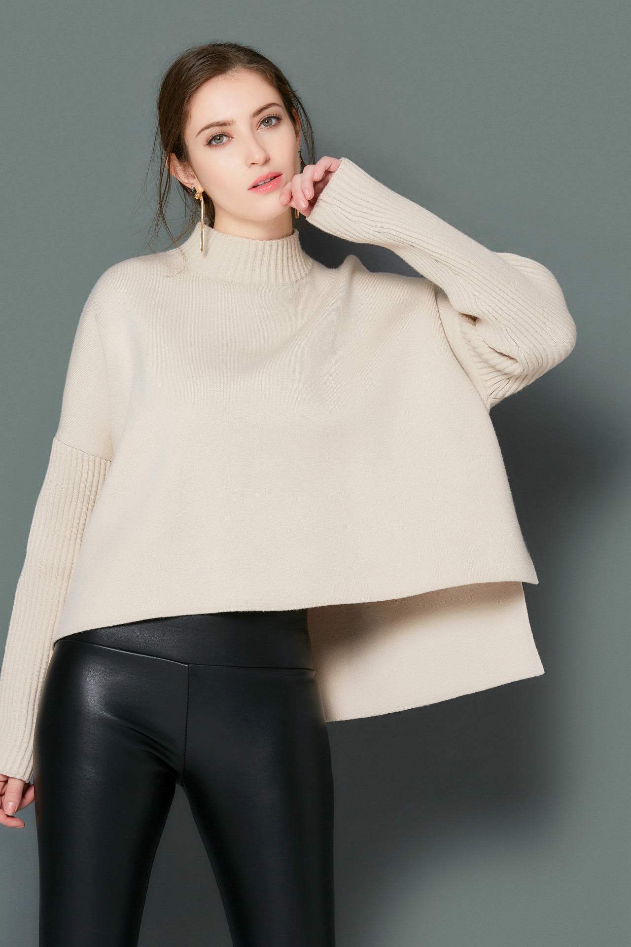 sysy秋冬开叉 宽松短款半高领毛衣针织上衣显瘦