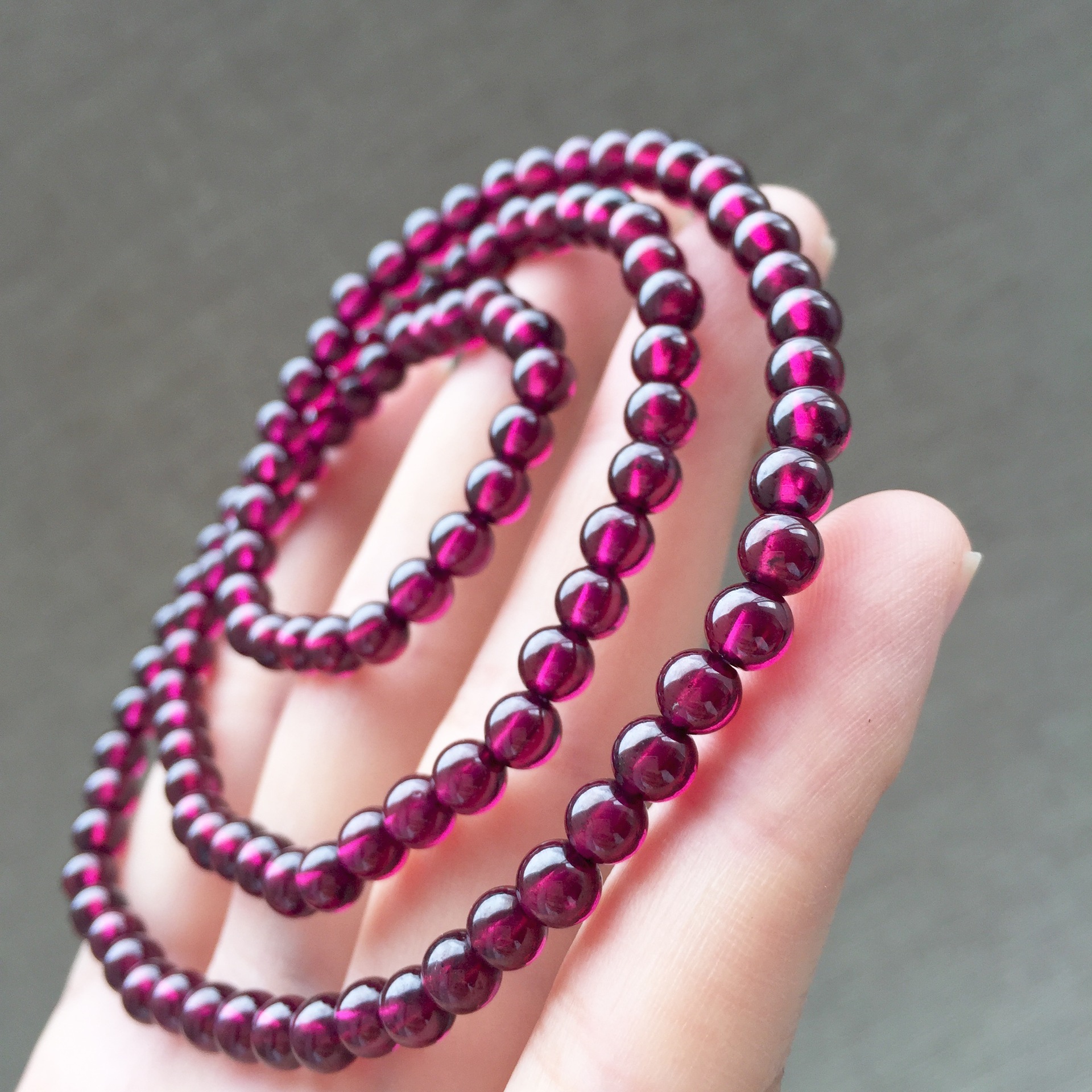 紫牙乌石榴石手链 女式简约款多圈 天然印度紫色石榴石手串三圈