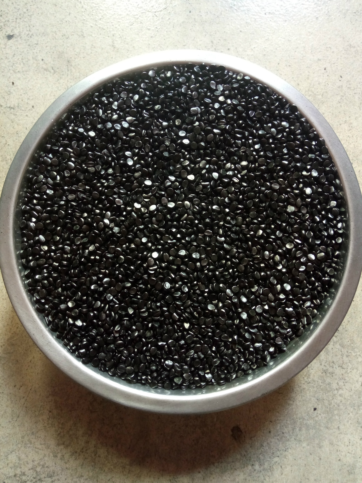 2014高浓度扁颗粒注塑造粒工程塑胶改性高光高亮度黑色母