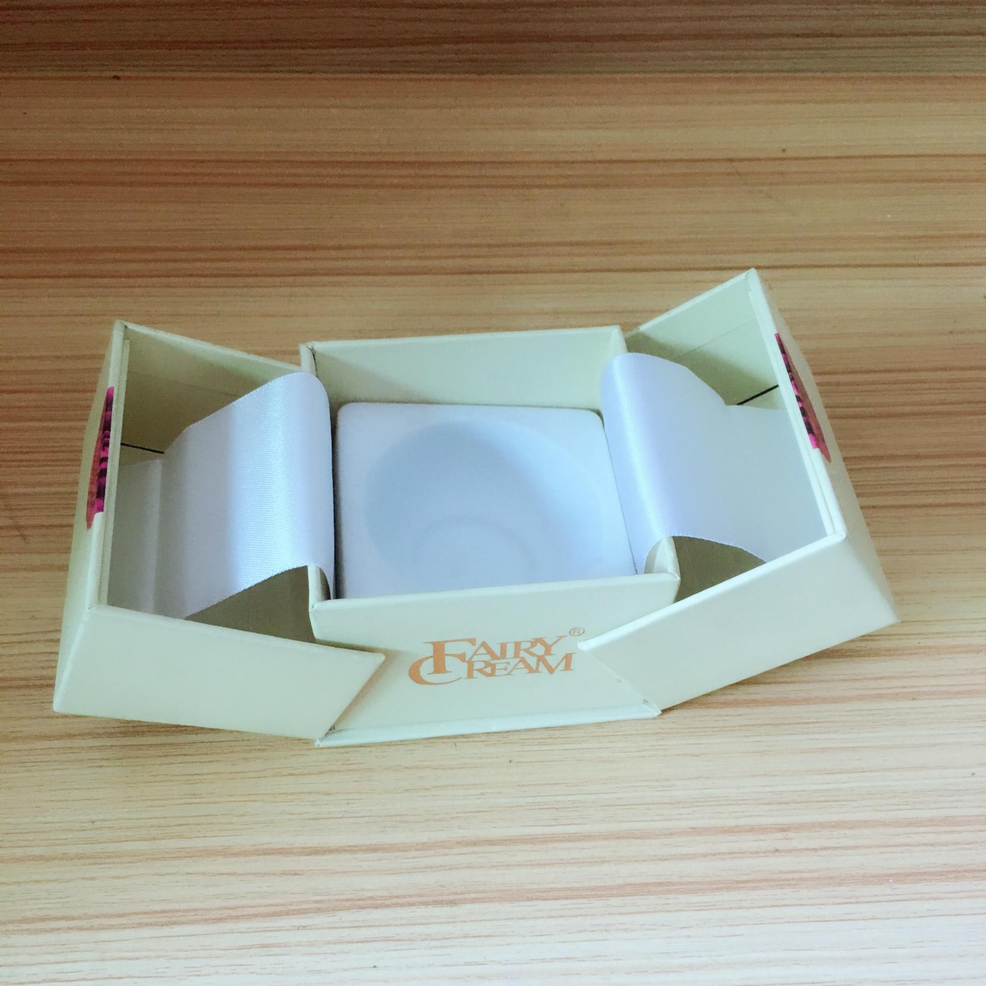 厂家生产精美双开翻盖美容产品包装盒