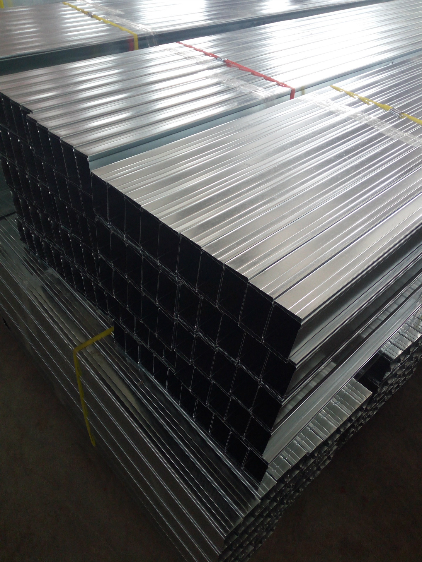 轻钢龙骨厂家供应 天地主龙 非标龙骨 隔墙吊顶轻钢龙骨