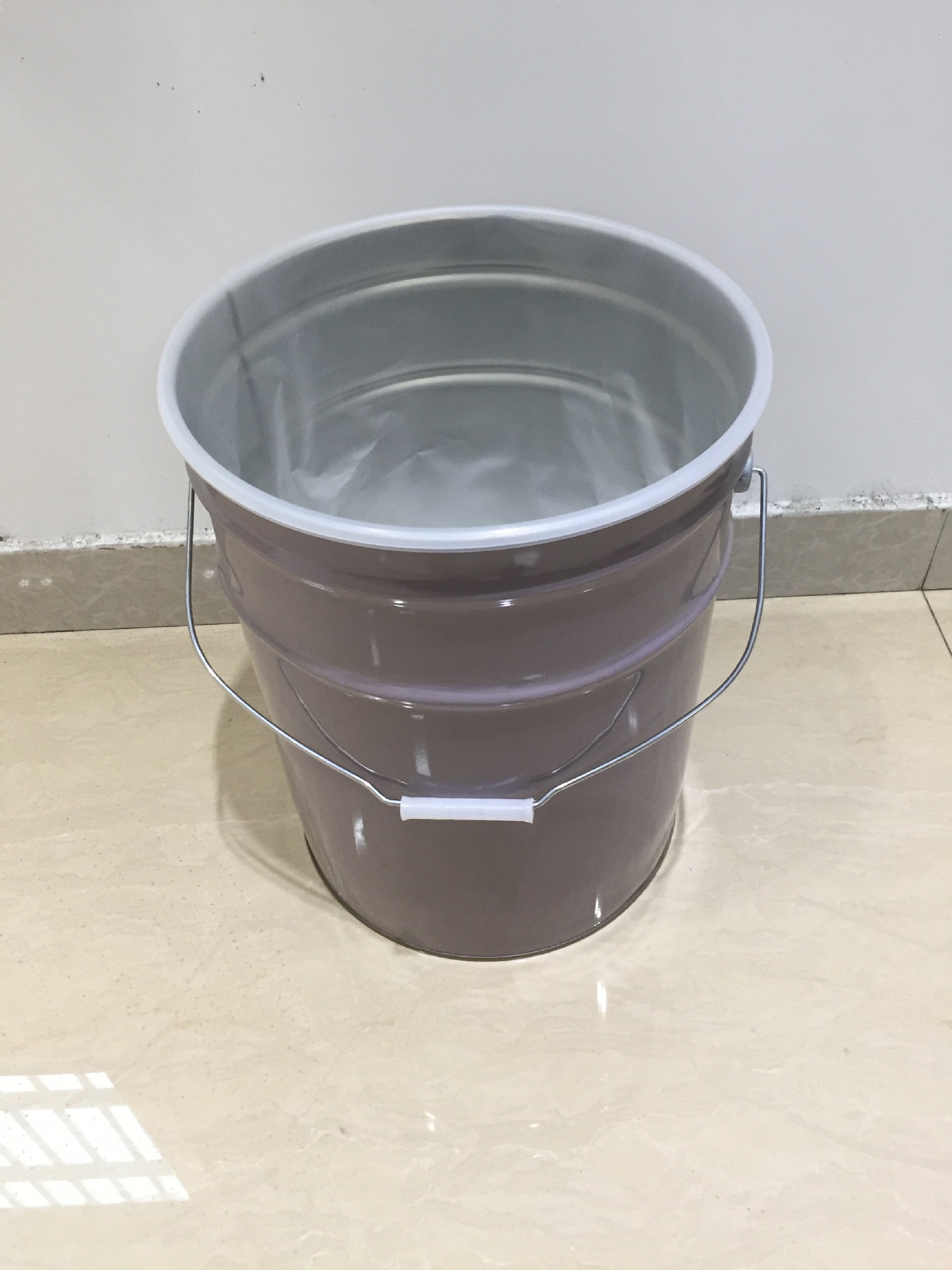 供应定制内衬铁桶环保包装20l化工桶装修材料包装桶