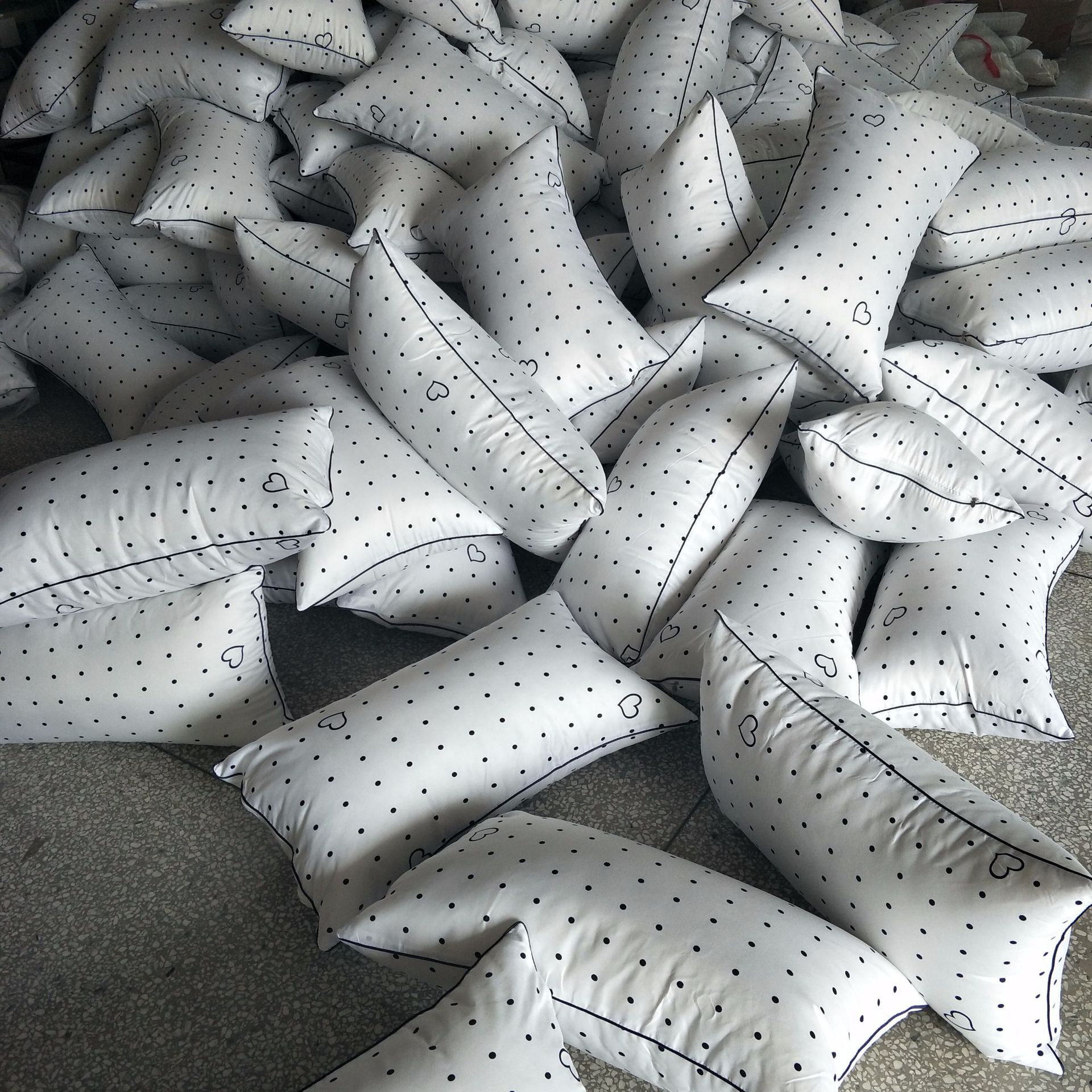 厂家批发慢回弹真空压缩枕头记忆棉枕芯 粉色枕芯 单人枕一件代发