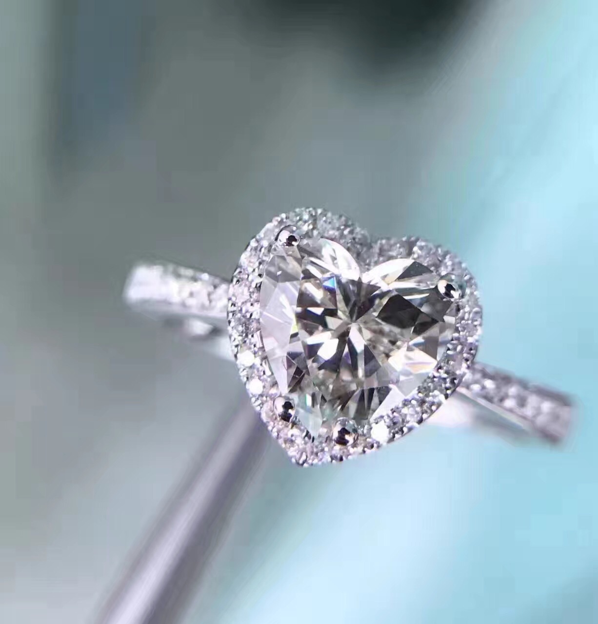 雅度珠宝 心形钻戒群镶钻石结婚求婚戒指女现货 浪漫的心