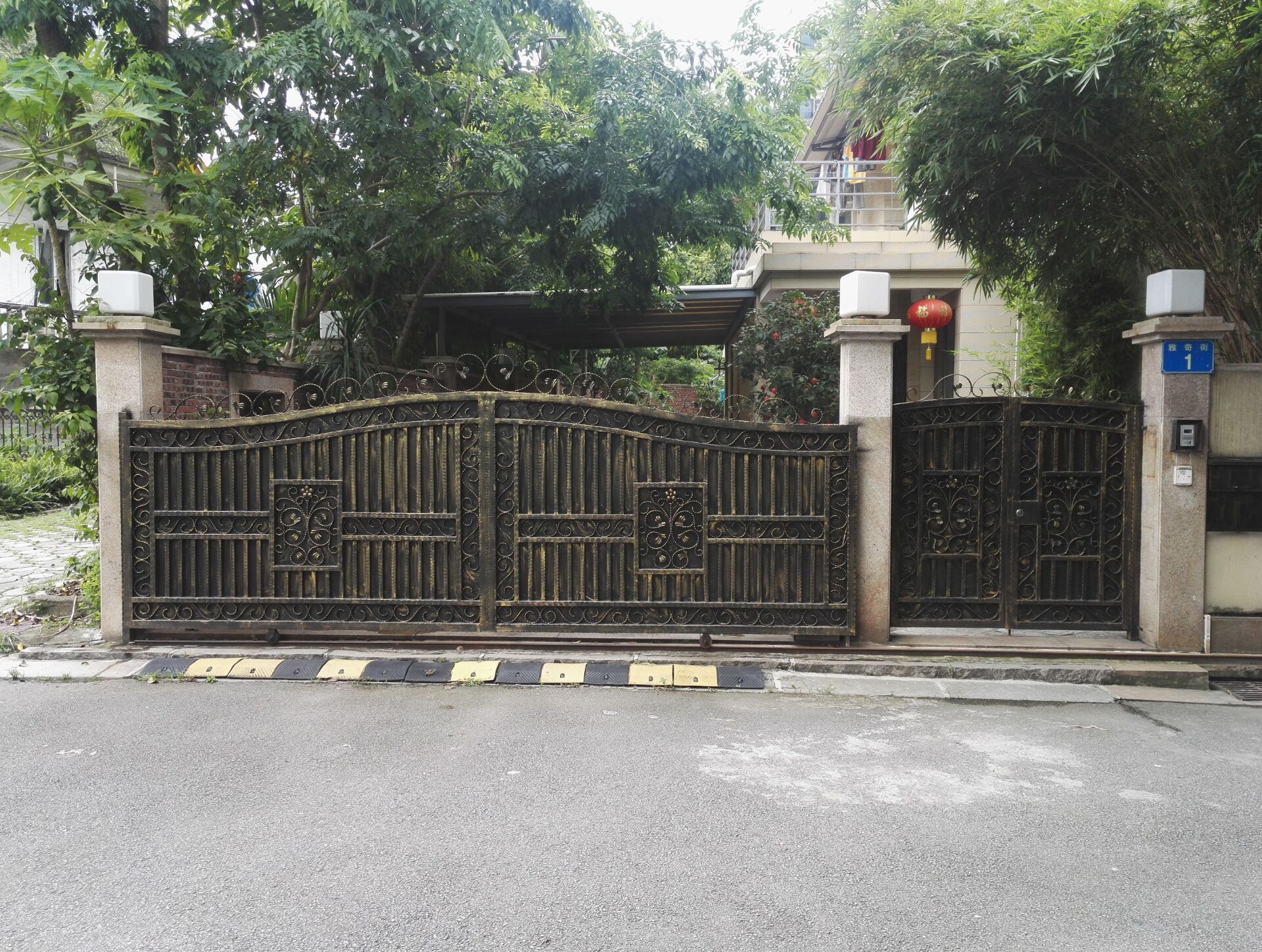 私人订制高档铁艺庭院大门厂家批发直销热镀锌全封闭欧式铁艺大门