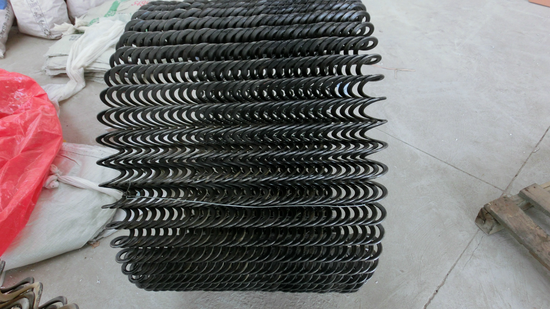 南非进口养殖专用绞龙 弹簧喂料设备 螺旋绞龙型号75# 料线绞龙