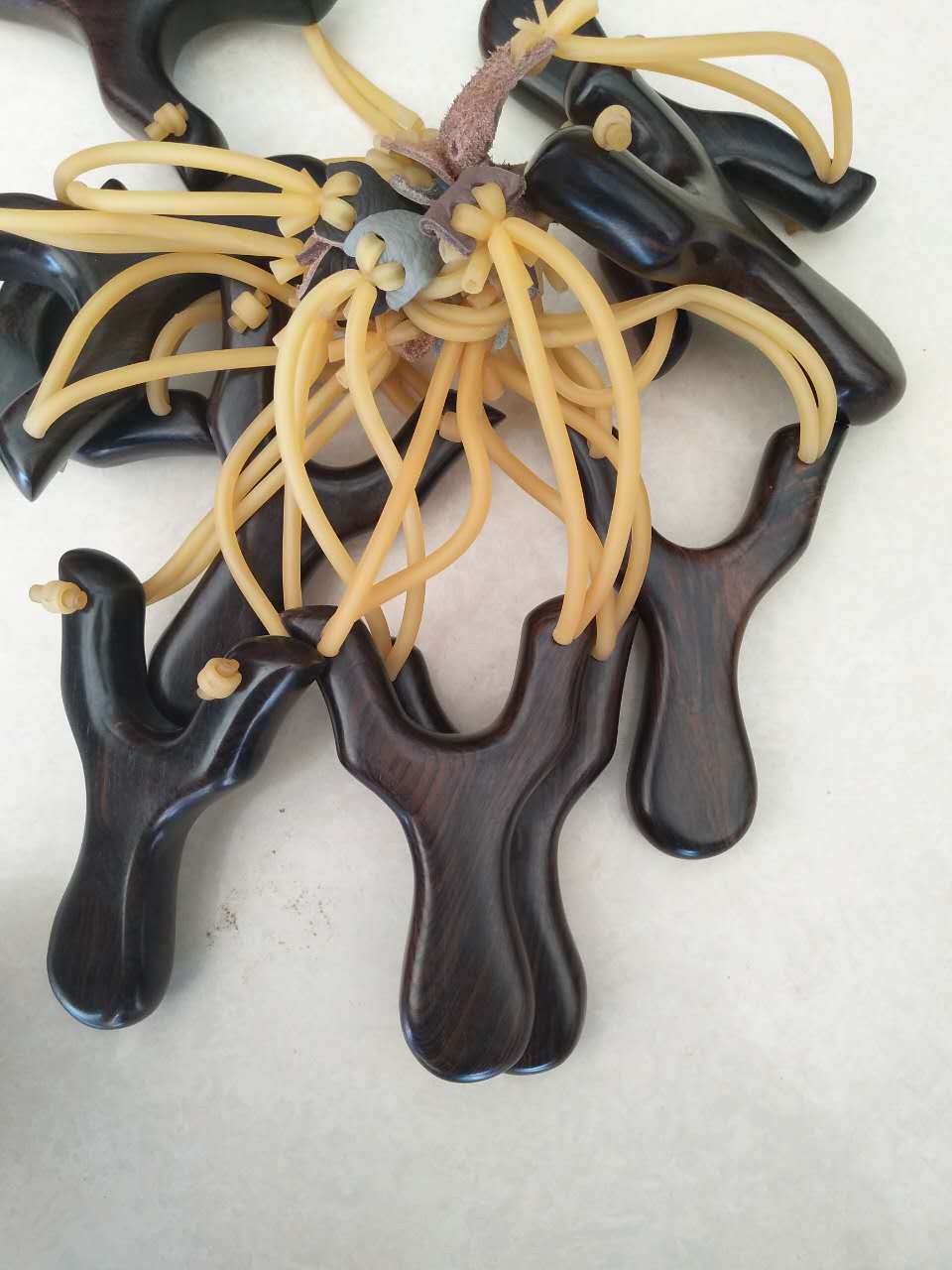 乌木弹弓户外传统复古儿童精品弹弓单股四线工厂直销批发量大优惠