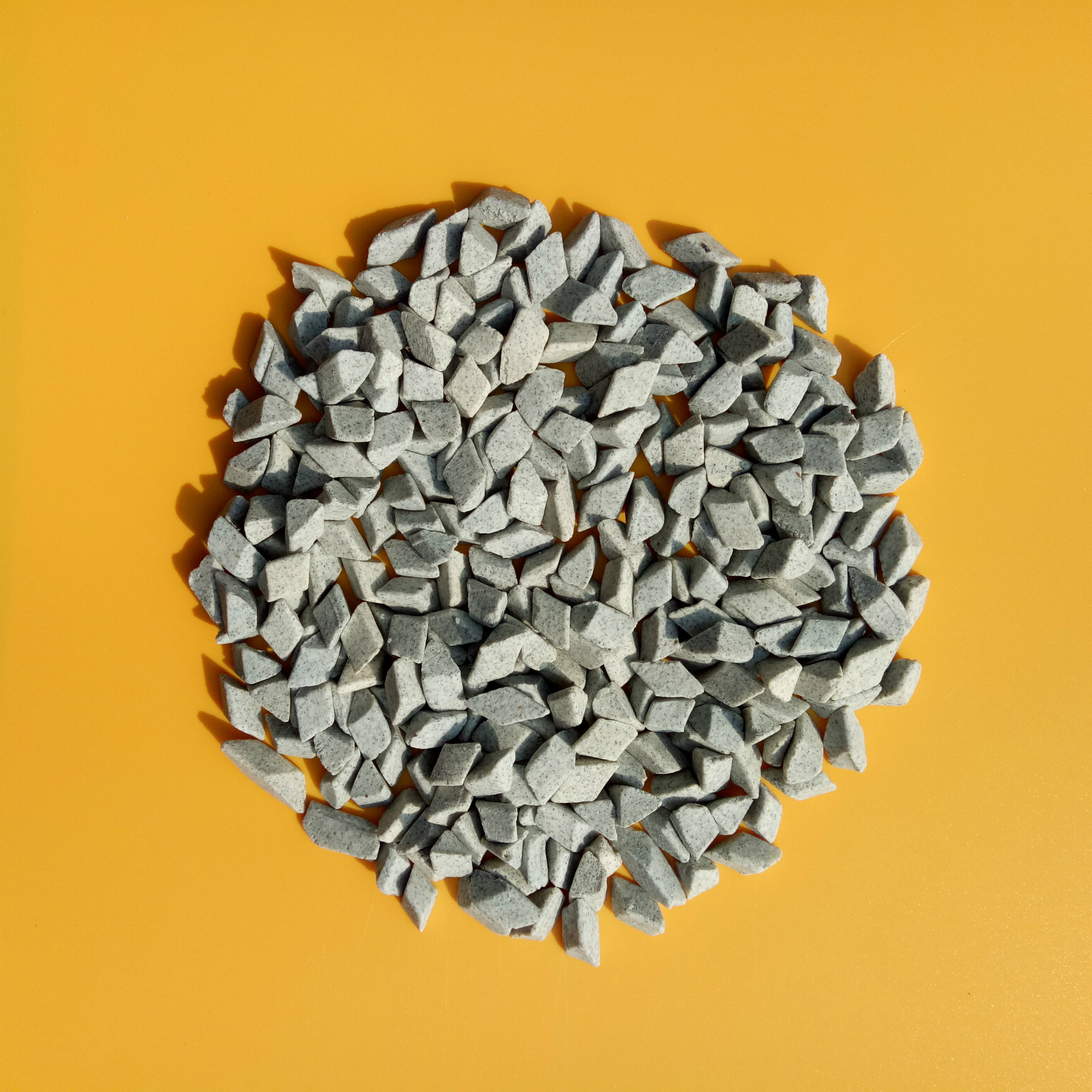 厂家直销棕刚玉研磨石 去毛刺磨料抛光研磨石 倒角磨料 圆柱2mm