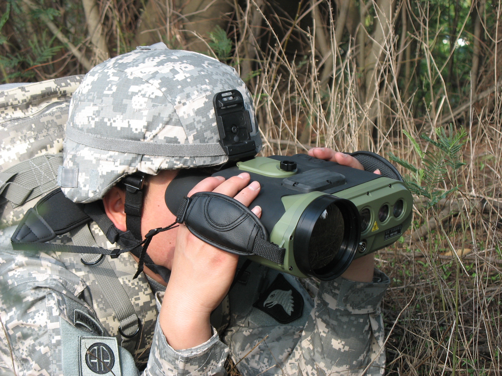 云南泰晶多功能全天候侦察仪-红外热像望远镜---昼夜观察用