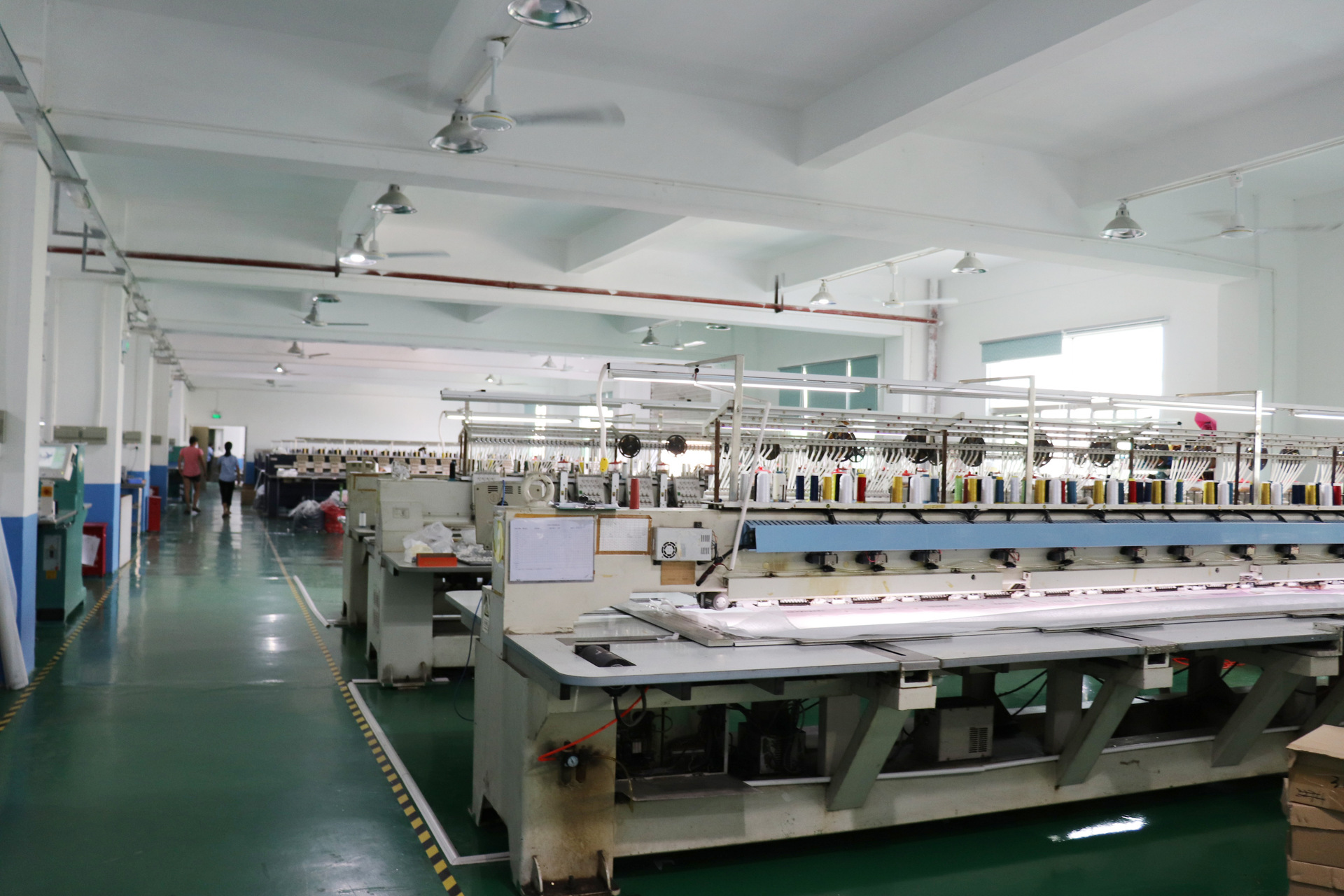 创意节日礼品定制圣诞猫咪闪光刺绣布贴服装装饰刺绣补丁贴带别针