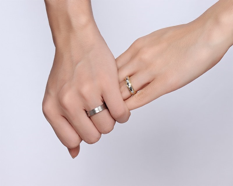 wedding rings 钛钢拉丝情侣戒指 真空电镀金色 情侣首饰cr-112