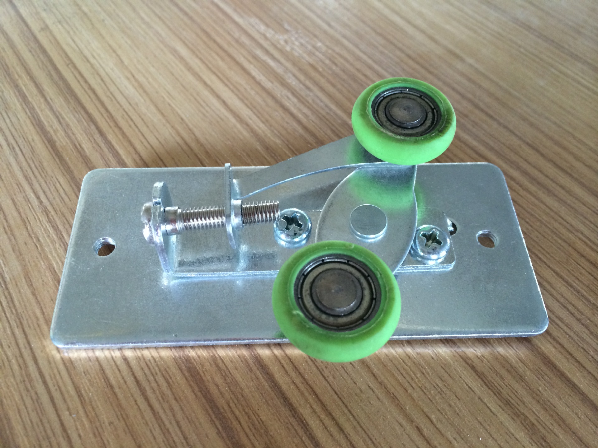 厂家直销门窗定位轮 镀锌铁滑轮上定位轮 门窗五金配件定制