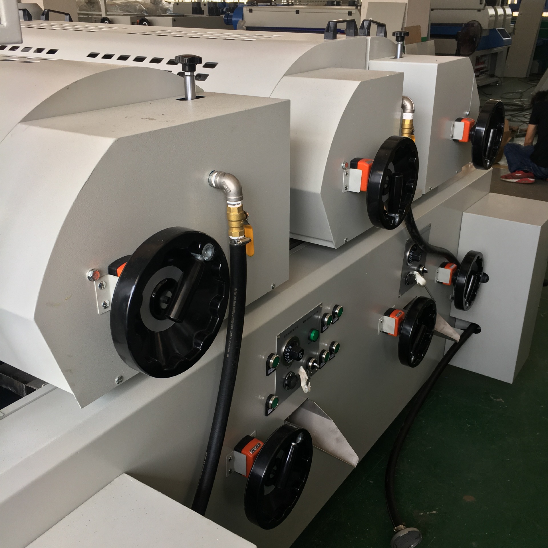 专业生产 型材线材专用自动喷漆机 外墙保温板自动滚漆机