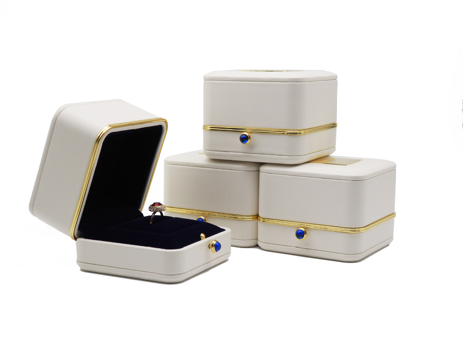 高档金属镶边戒指盒求婚创意珠宝首饰包装盒白色首饰盒欧式