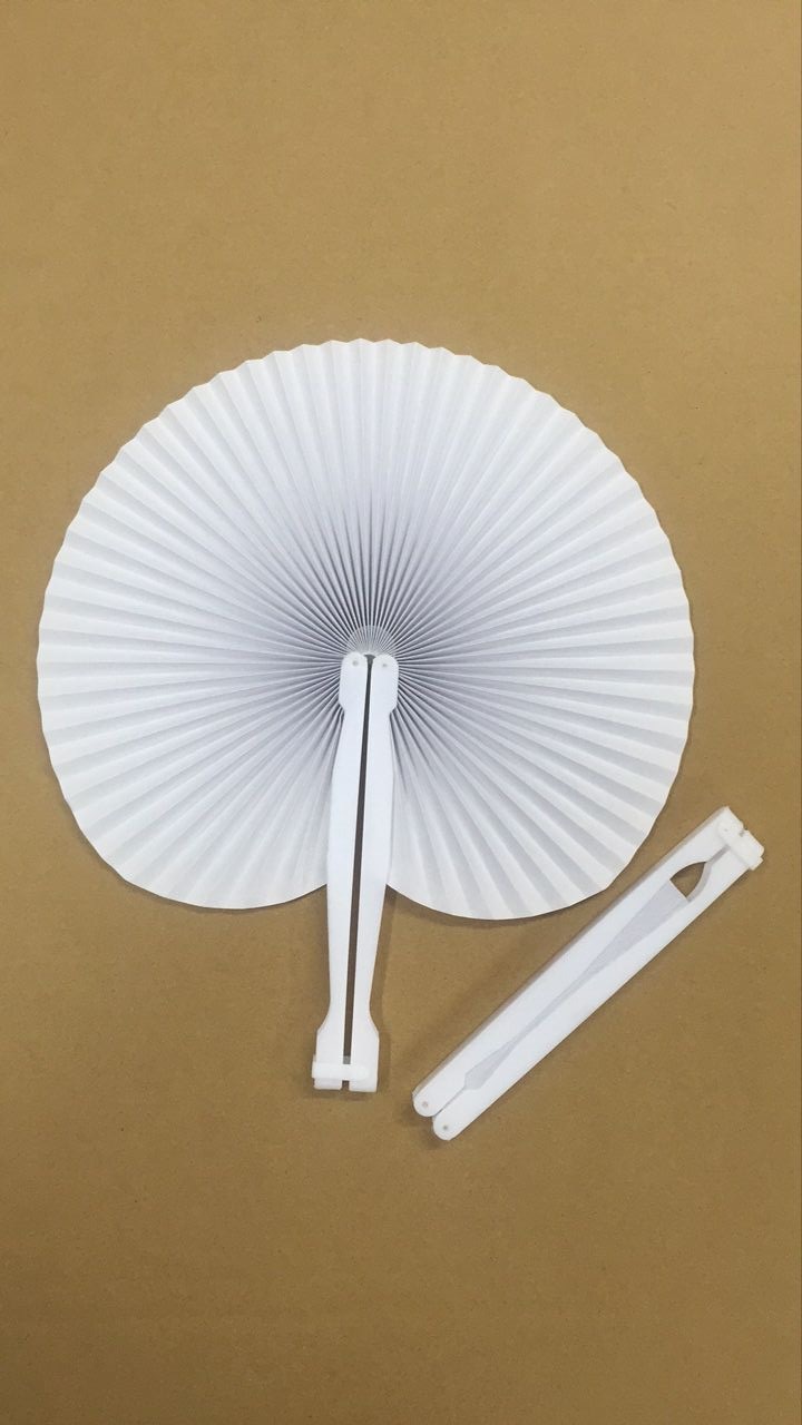 跨境货源欧洲婚庆扇子白色圆形纸扇空白色心形圆形纸扇折扇旅行扇