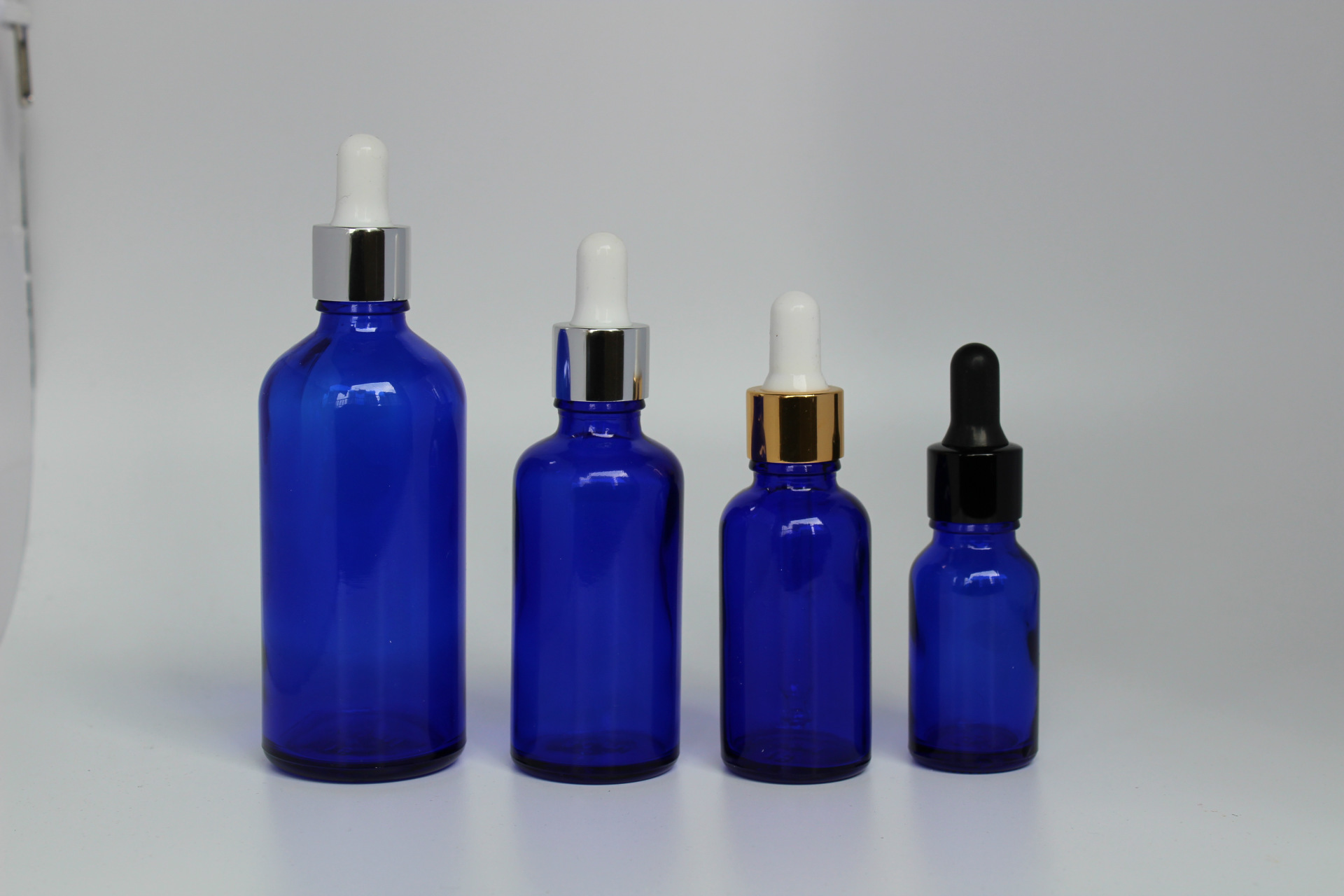 厂家新款蓝色50ml精油瓶 精油分装瓶蓝色玻璃瓶现货供应