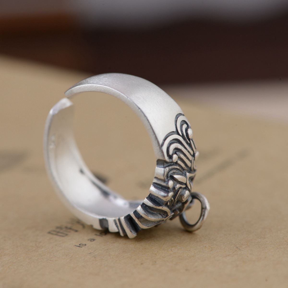 金鹿王 s990足银 哑光工艺 女款开口银戒指 门神龙子饕餮造型饰品