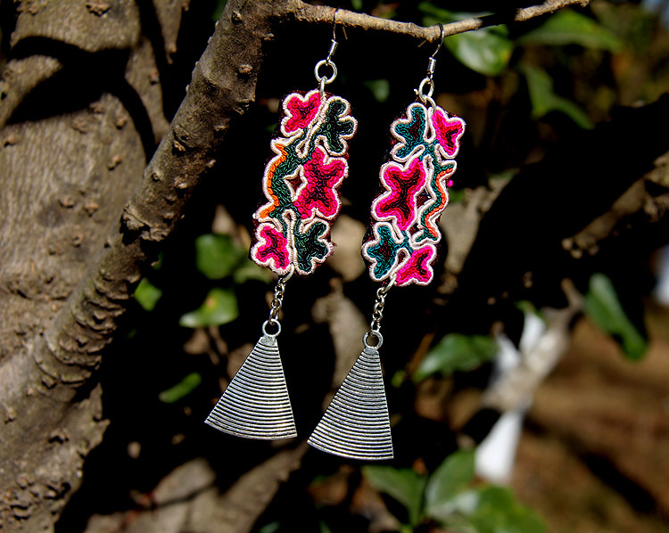 云南民族风个性苗银老绣耳环 女士复古刺绣老绣耳环服饰配饰