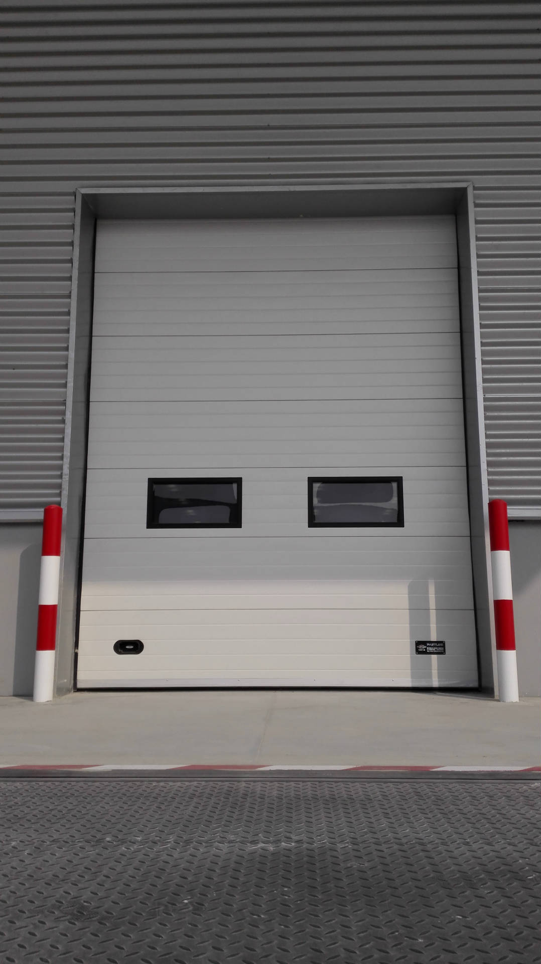 立衡公司工业滑升门提升门定制安装