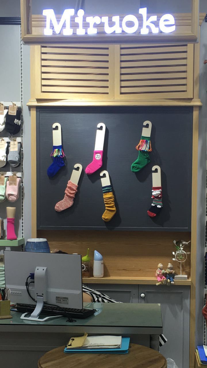 成人袜子挂板中筒袜模板实木袜子店挂板袜子展示模特道具厂家批发