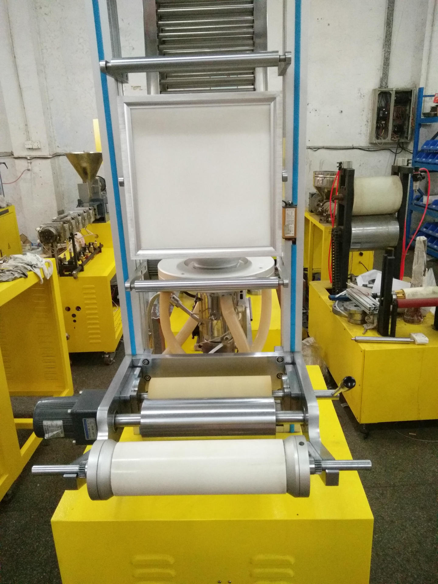 实验室小型吹膜机 单螺杆一体吹膜机后接吹膜单元和流延机