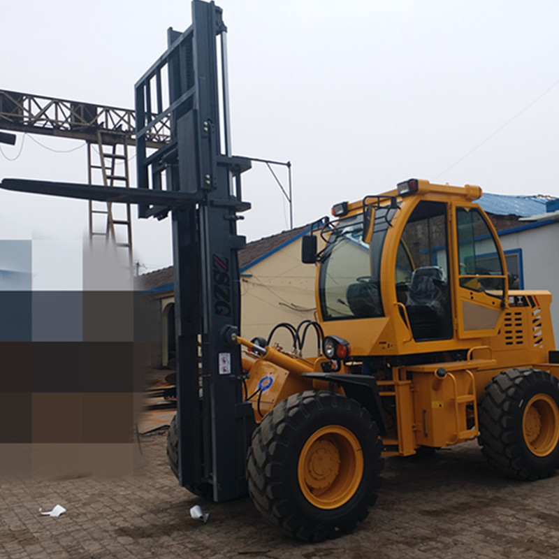 5吨越野叉车龙门架高度5米四驱越野叉车侧移器多少钱