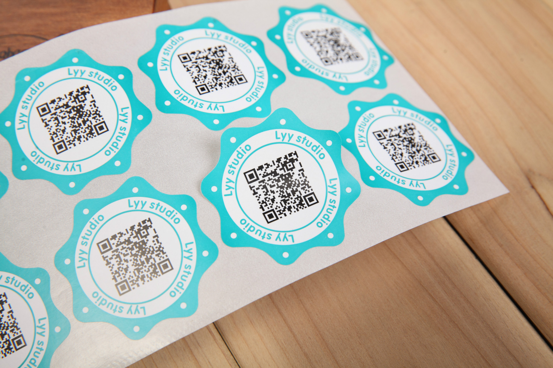 微信二维码贴纸定制定做铜版纸不干胶 异型覆膜不干胶广告贴纸批