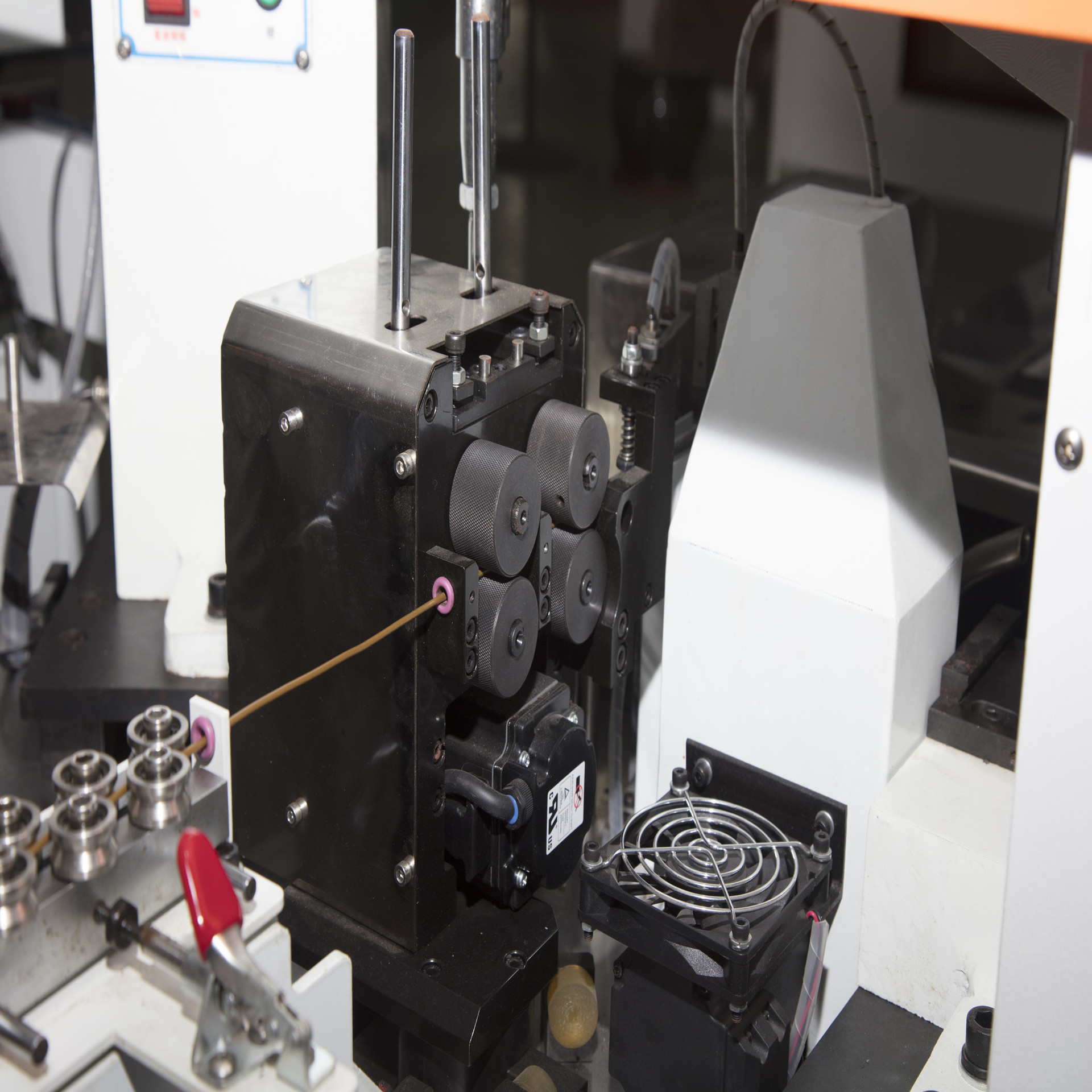 浙江端子机厂家直销 zx-186全自动端子压着机 端子压接机