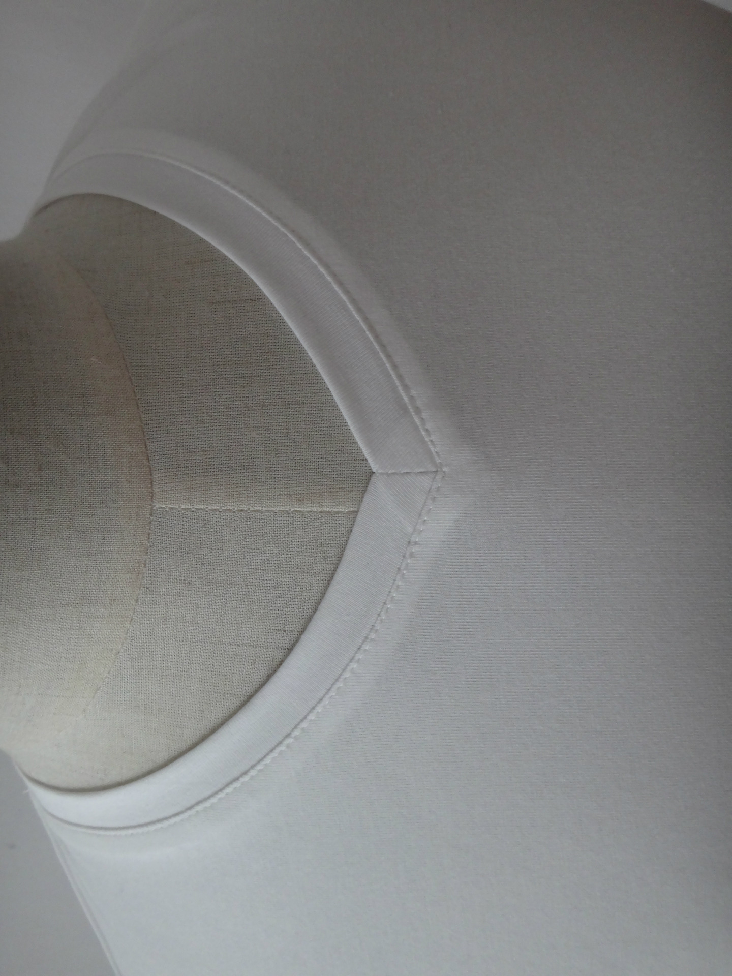 新款短袖t恤男v领鸡心领夏季纯色白色打底衫纯棉 厂家批发