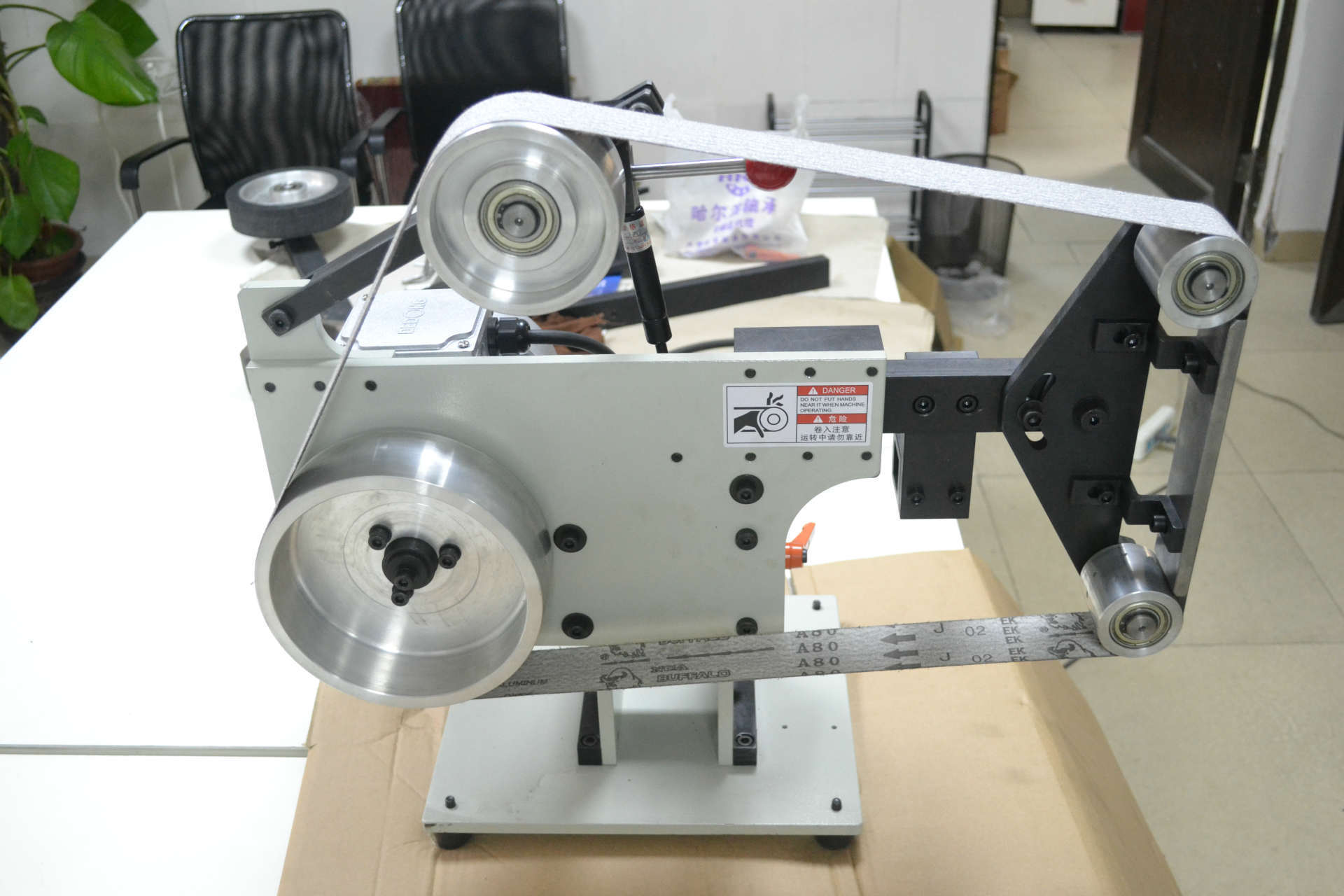 金属不锈钢立卧两用砂带机弧面打磨拉丝机台式抛光机勺子磨光机