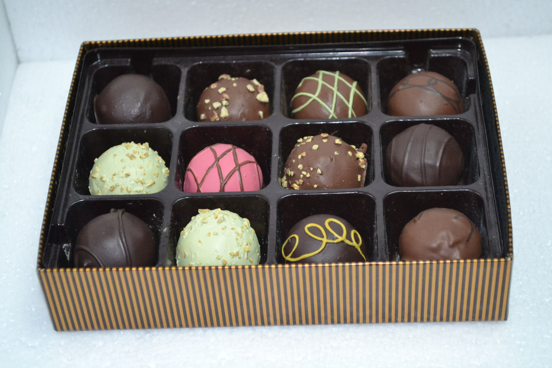 树脂逼真高仿真巧克力球蛋糕店装饰品摆件来图来样定制厂家批发