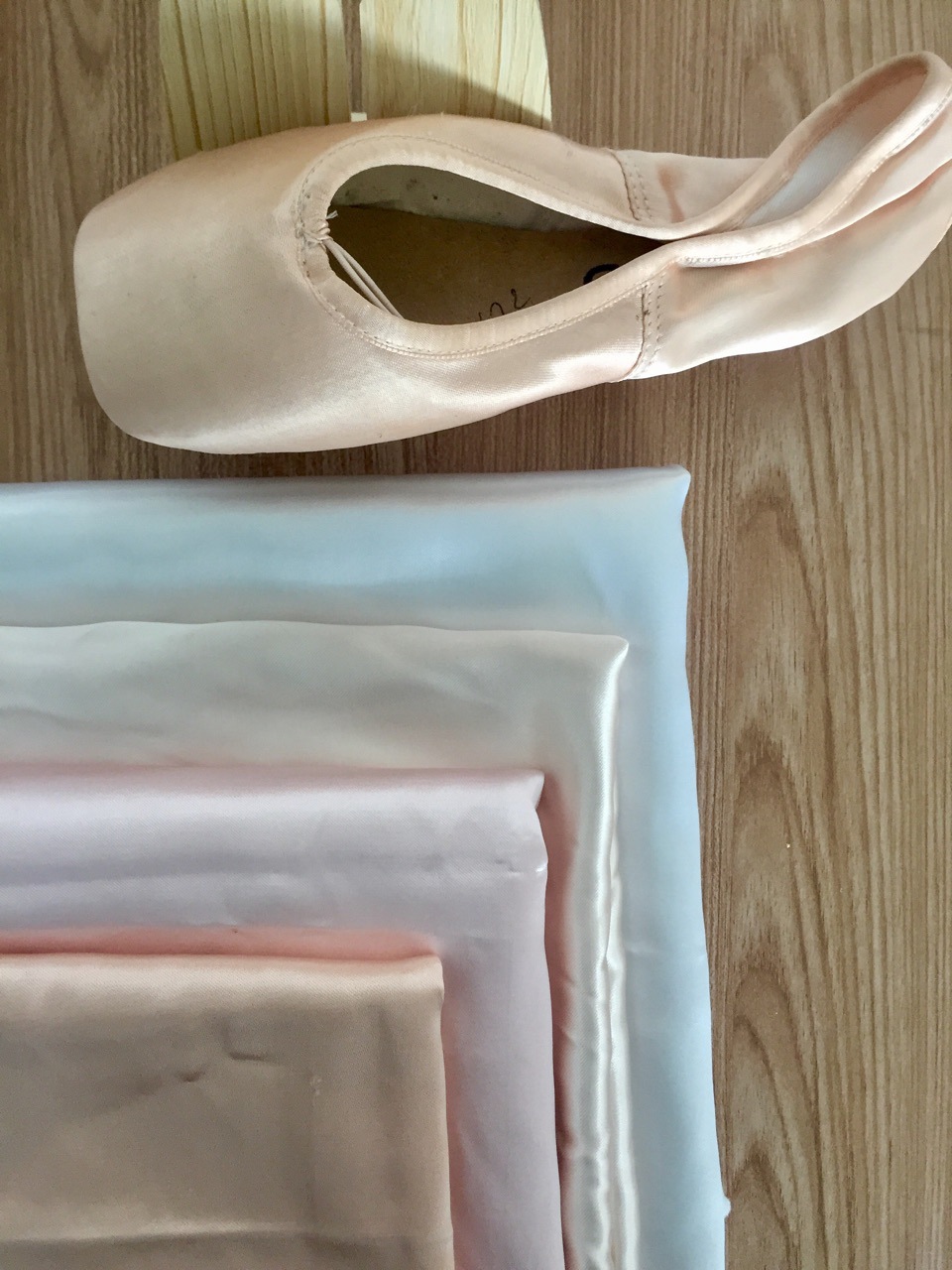 厂家直销亮光芭蕾拉丁舞舞蹈鞋缎布 现货供应舞台装饰舞蹈鞋缎布