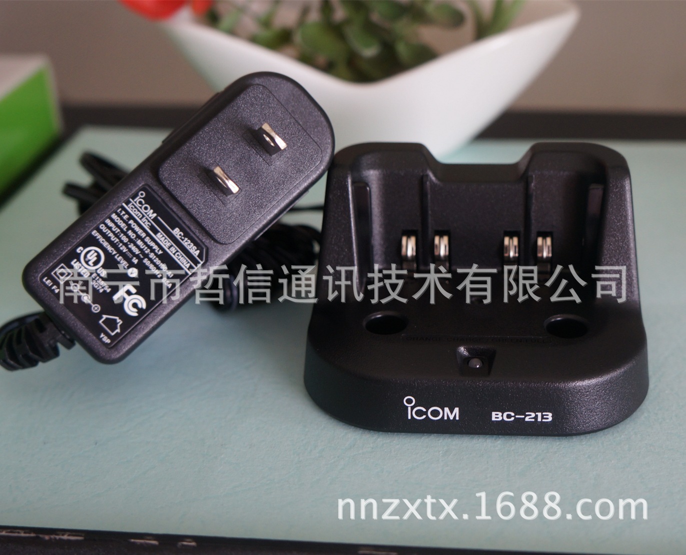 F2000充电器正面