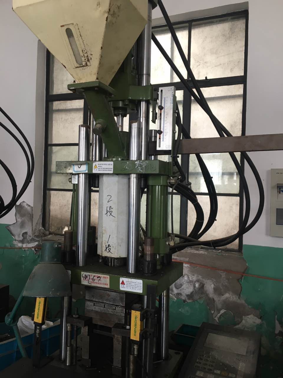 现货供应余姚今机四柱20吨二手立式注塑机工厂在位活机现场销售