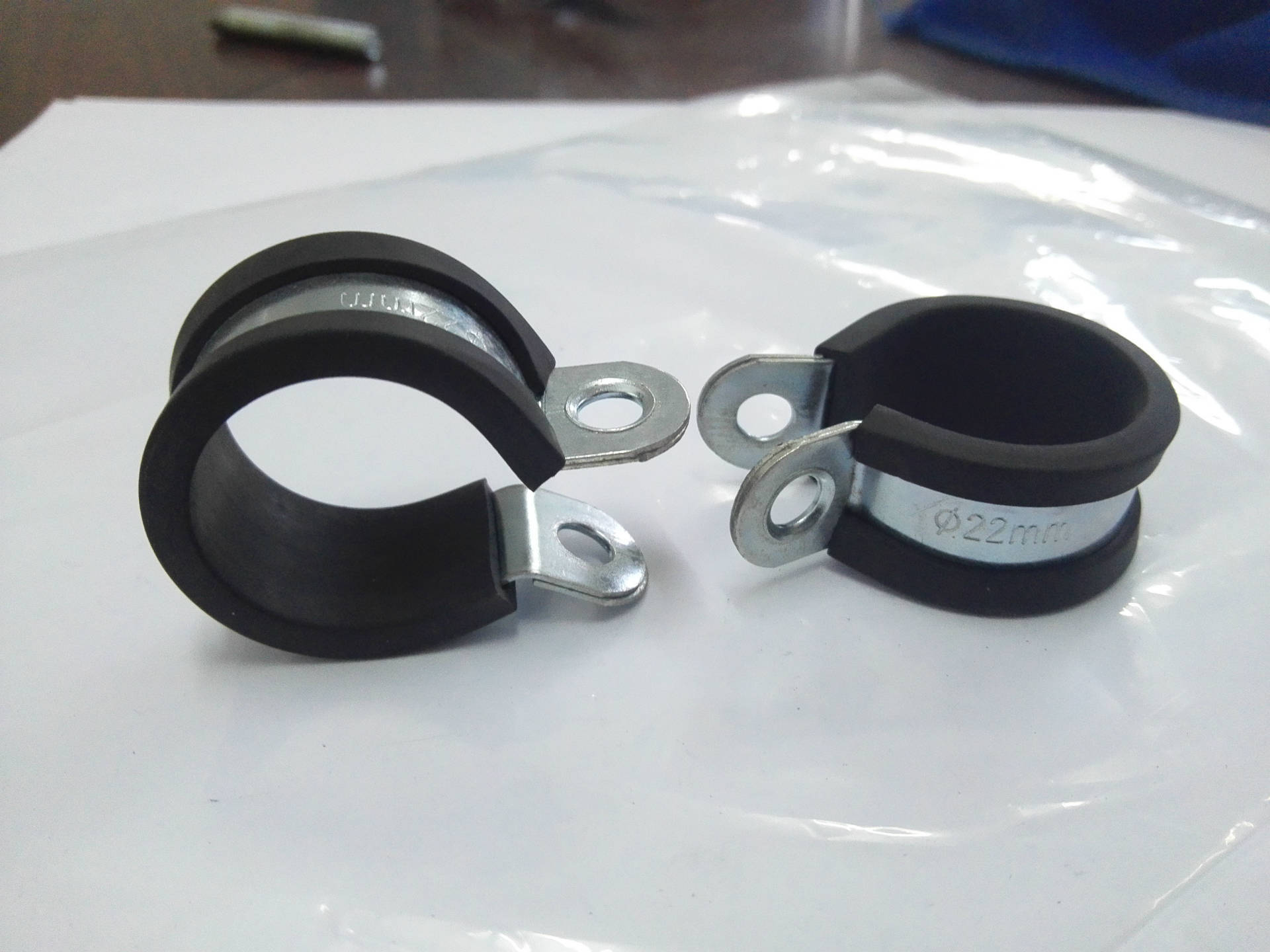 铁镀锌连胶条卡箍喉箍r型管夹管卡线卡连胶条卡箍