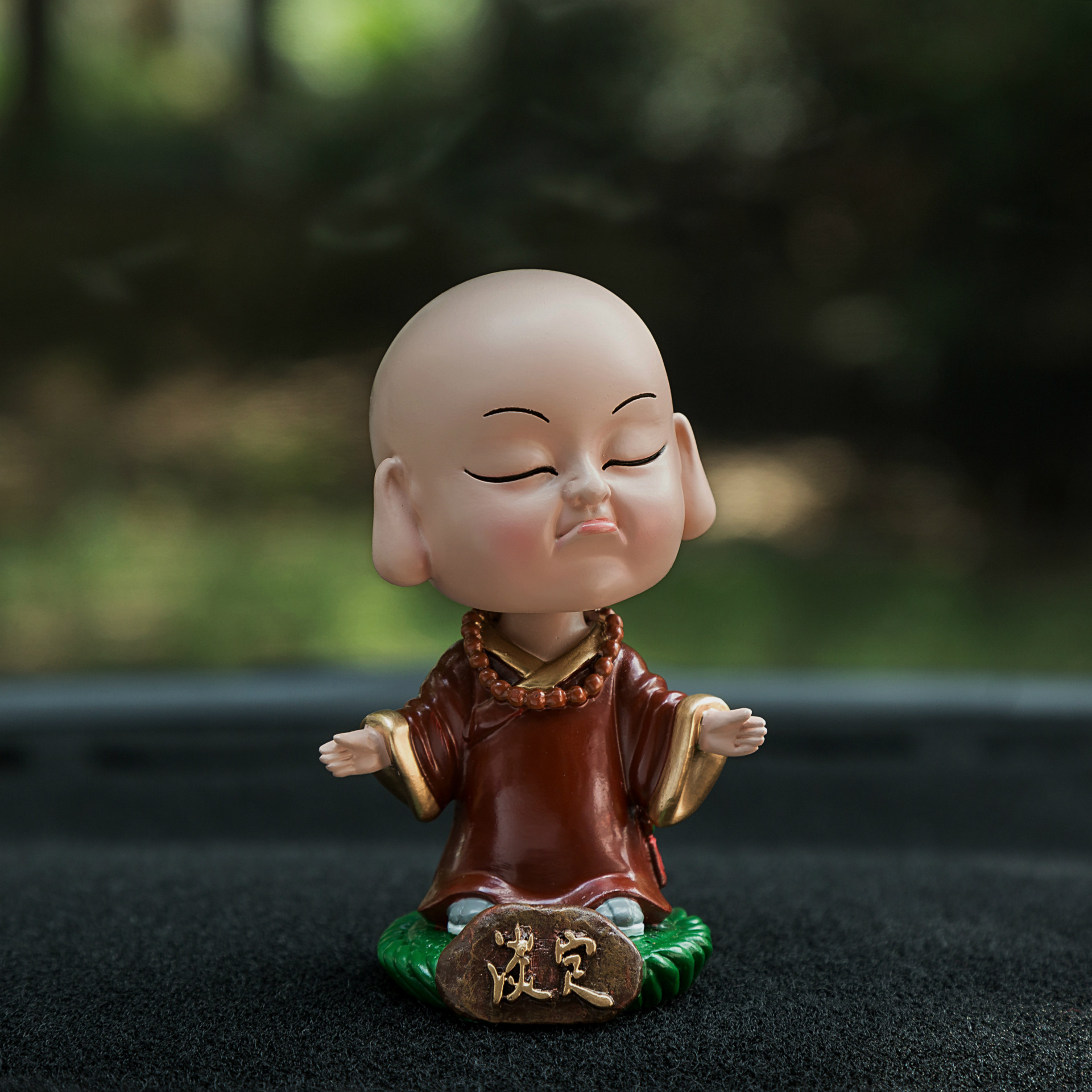 优质创意小和尚汽车摆件 车内饰品 摇头可爱车饰车载车上装饰.