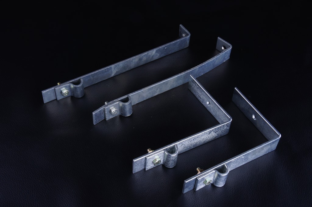 佰利嘉防雷接地支架批发定制 镀锌避雷带 引下线支架厂家直销