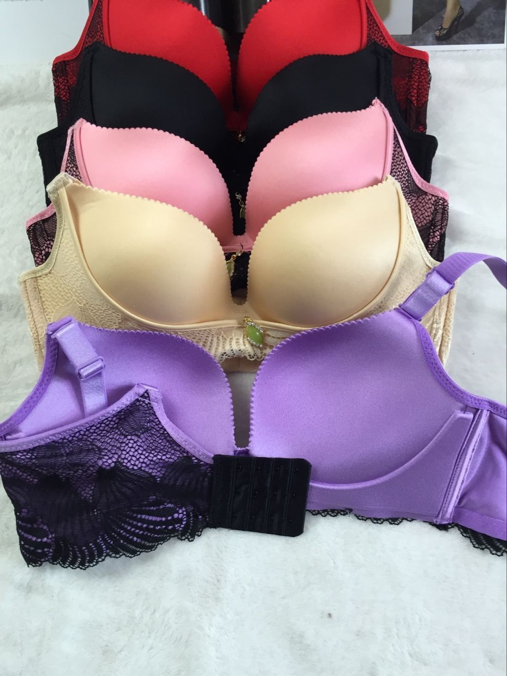 蕾丝刺绣性感深v小胸聚拢无痕文胸收副乳调整型无钢圈内衣套装女