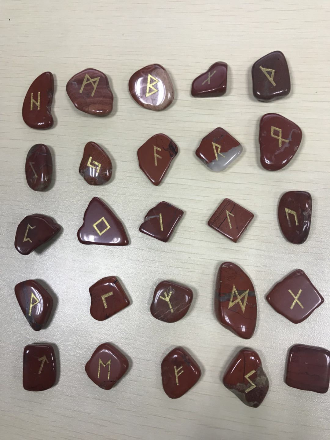 一种全新的占卜方式-如尼石字母的来源