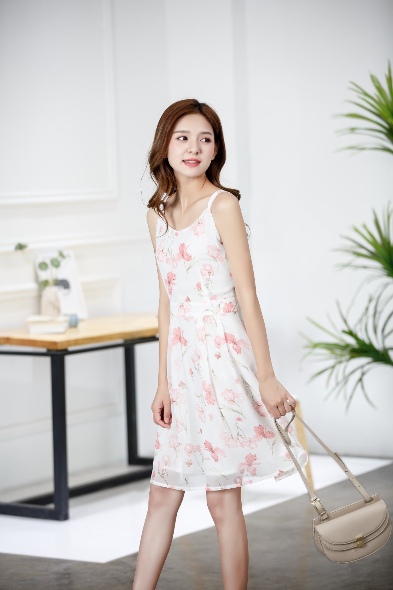 女装2017夏新款雪纺吊带连衣裙 甜美印花高腰修身沙滩裙厂家直销