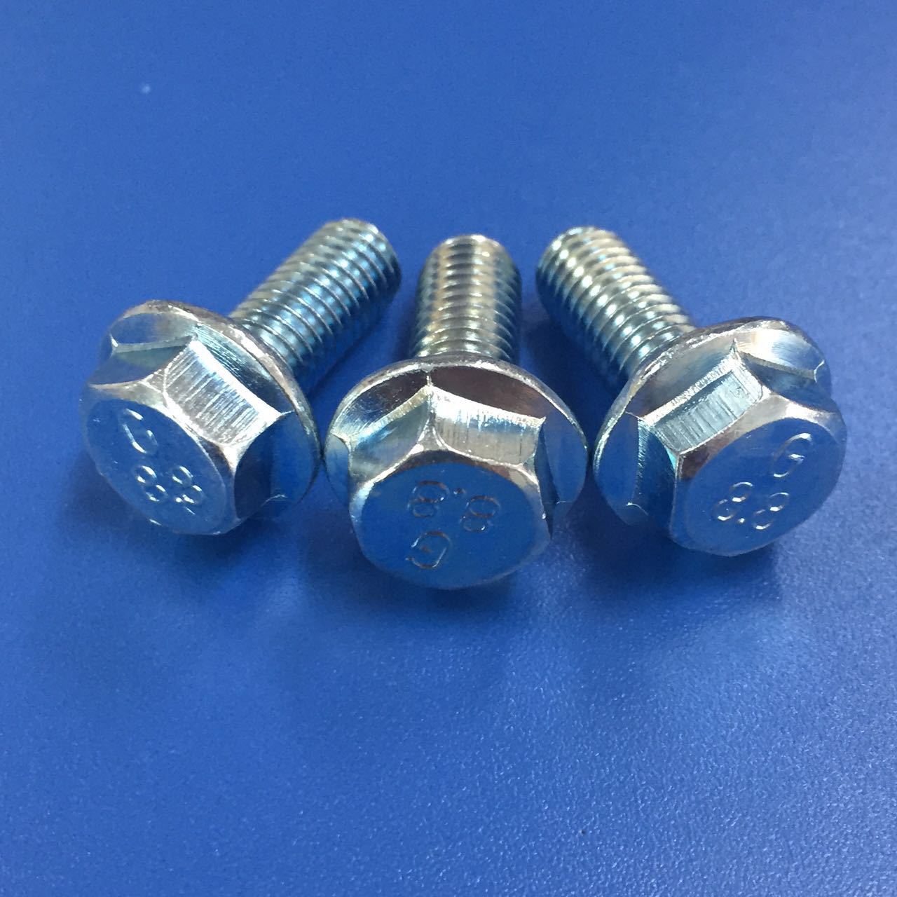 六角头螺栓_固gb5789法兰面蓝白4.8级中碳钢高质量螺丝037 - 阿里巴巴