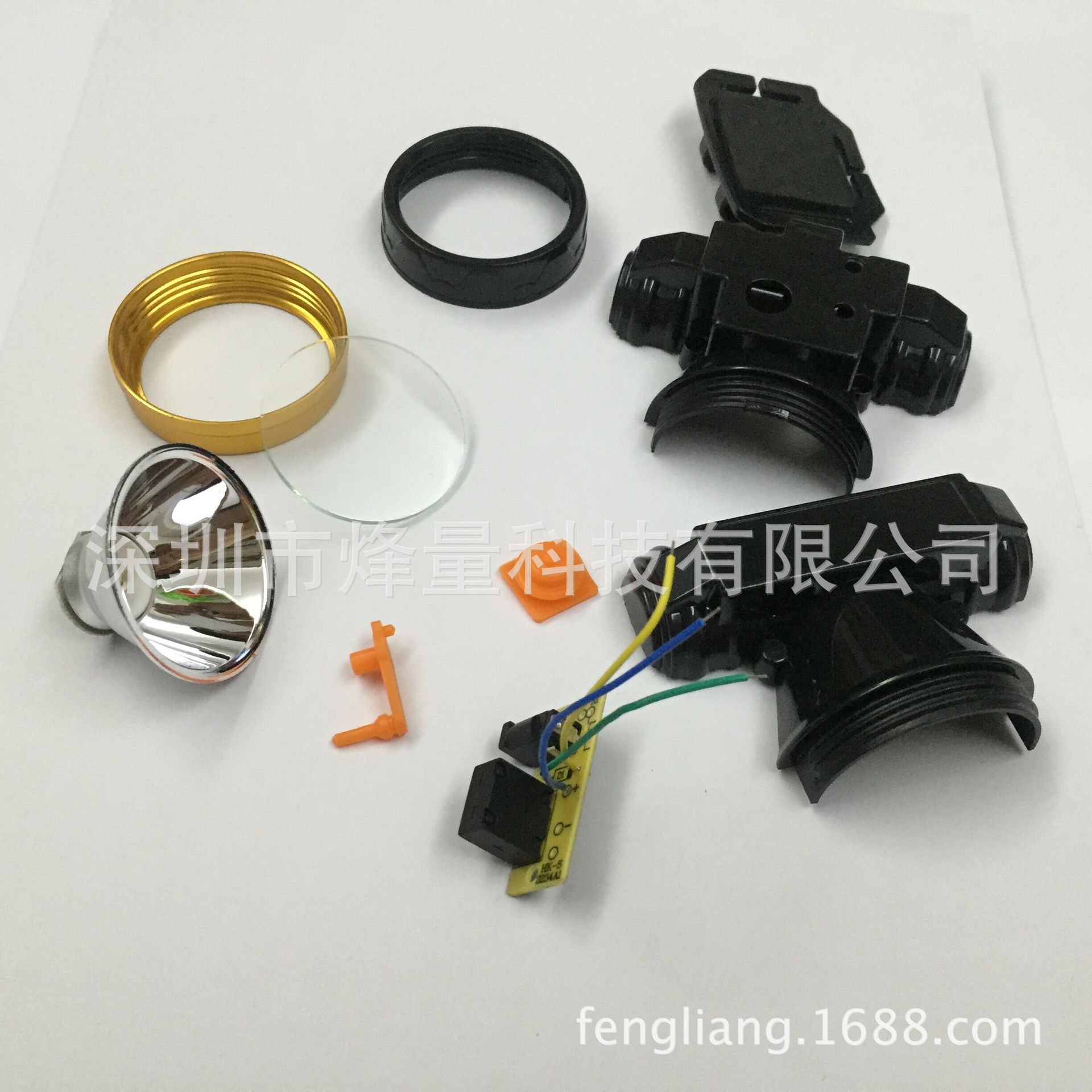 配件包含:头灯外壳,铝圈,硅胶开关,dc塞,玻璃镜片,后盖海绵贴,成品路