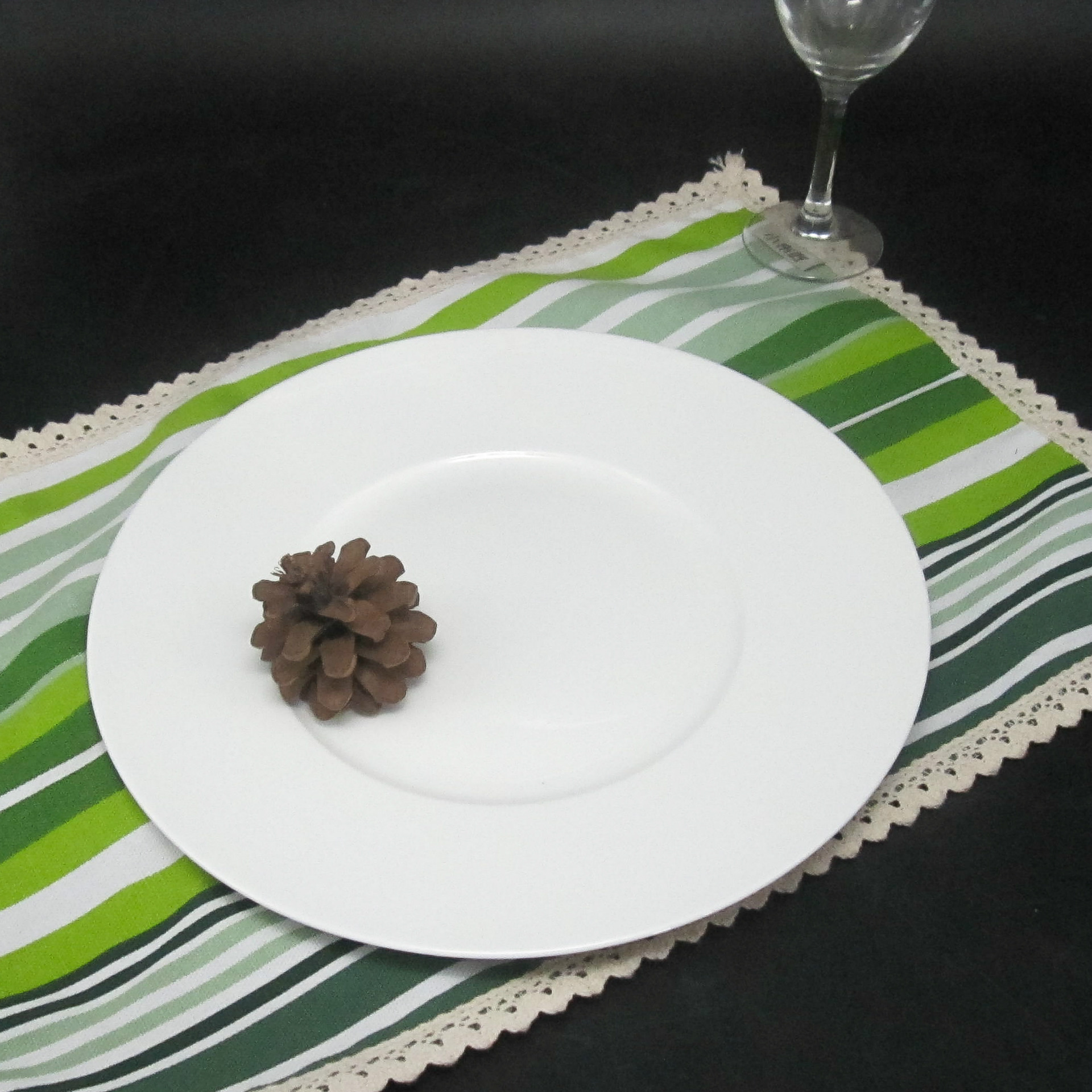 雷格唐山骨瓷纯白11寸平盘同心圆平盘酒店展示盘可定制画面