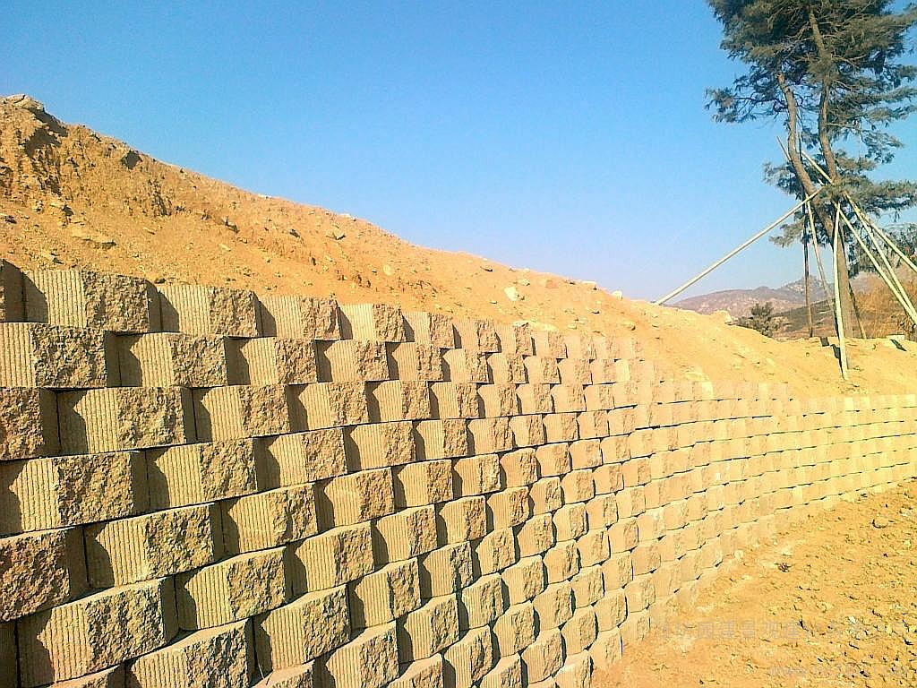 植草式挡土墙,护坡砖,新兴植草砖,新品上市,量多从优