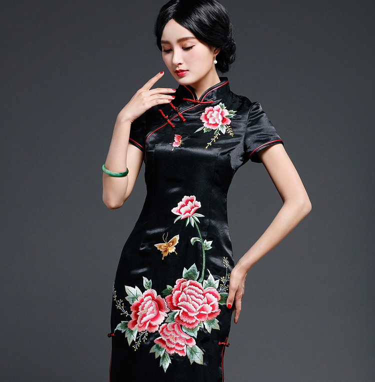 2019春季新款改良时尚重工手推绣花高端修身旗袍精品新娘款