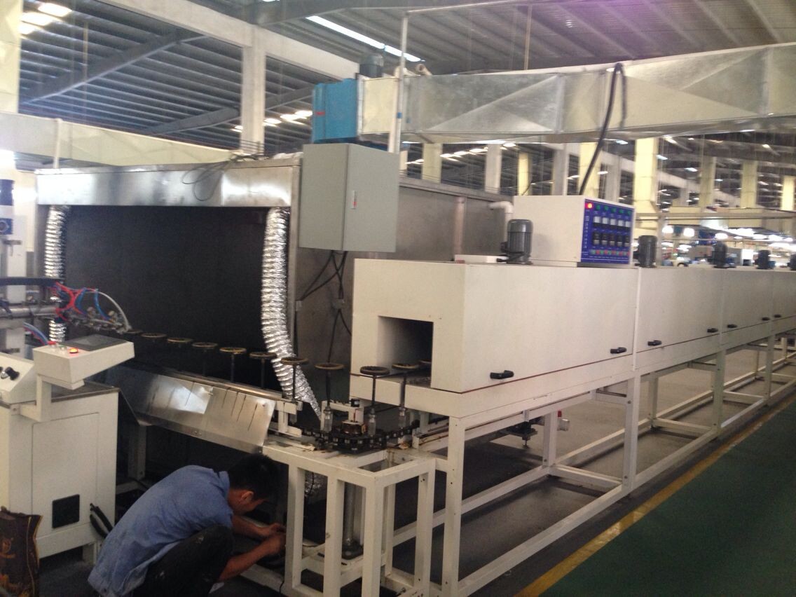 自动喷漆机_塑料涂装线 自动往复式喷漆机 自动机器人喷漆车间厂家